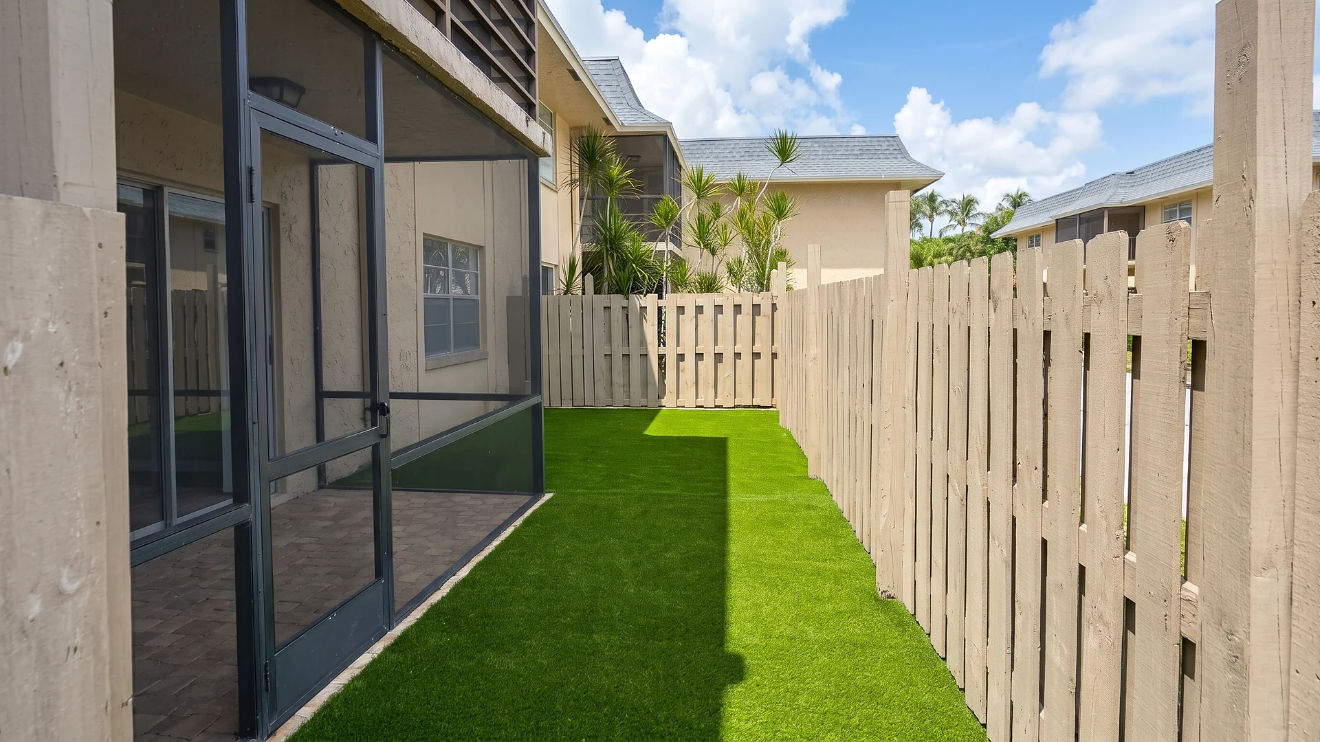 Side yard turf